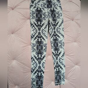 Victoria's Secret VSX Black and White Leggings Yoga Athletic
